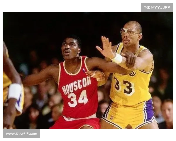 NBA助攻王历史榜单解析：从魔术师约翰逊到现役球星的成长之路